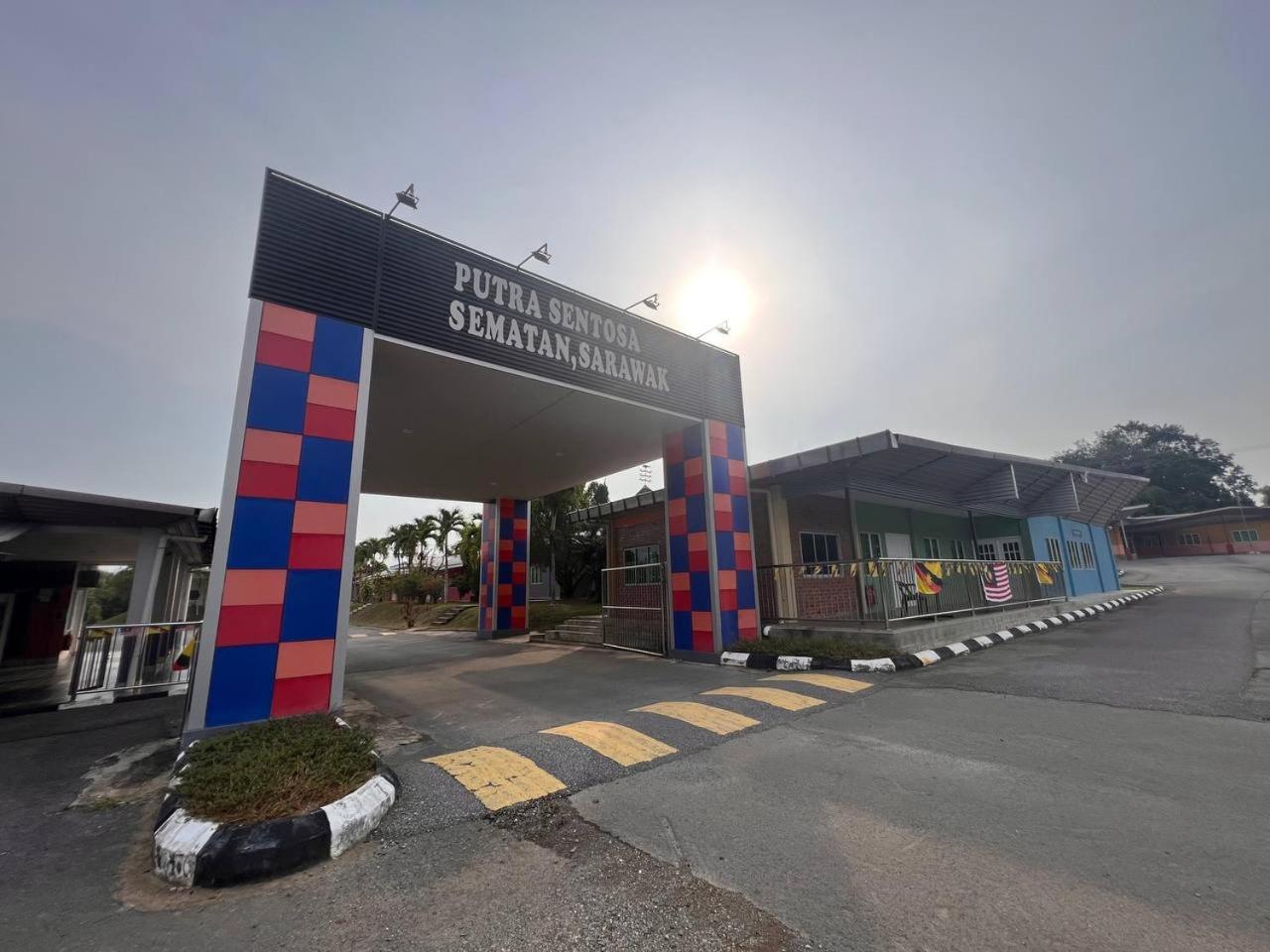 Putra Sentosa Retreat Camp, Sematan Ξενοδοχείο Εξωτερικό φωτογραφία
