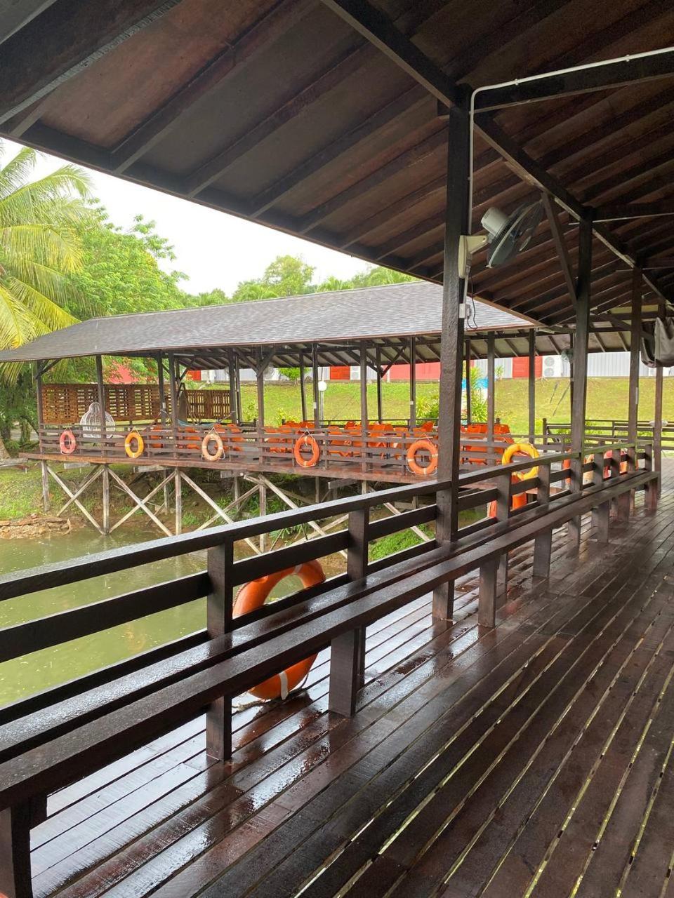 Putra Sentosa Retreat Camp, Sematan Ξενοδοχείο Εξωτερικό φωτογραφία
