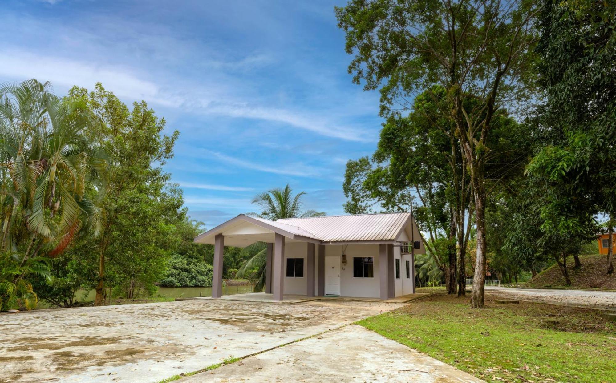 Putra Sentosa Retreat Camp, Sematan Ξενοδοχείο Εξωτερικό φωτογραφία
